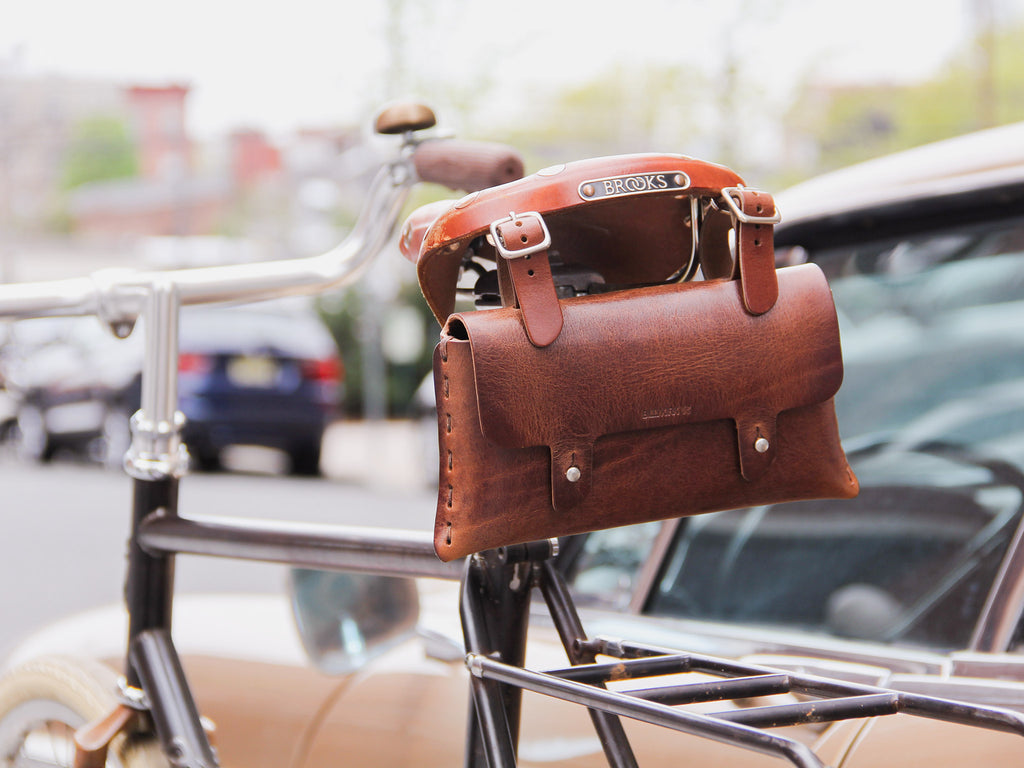 tan bicycle saddle