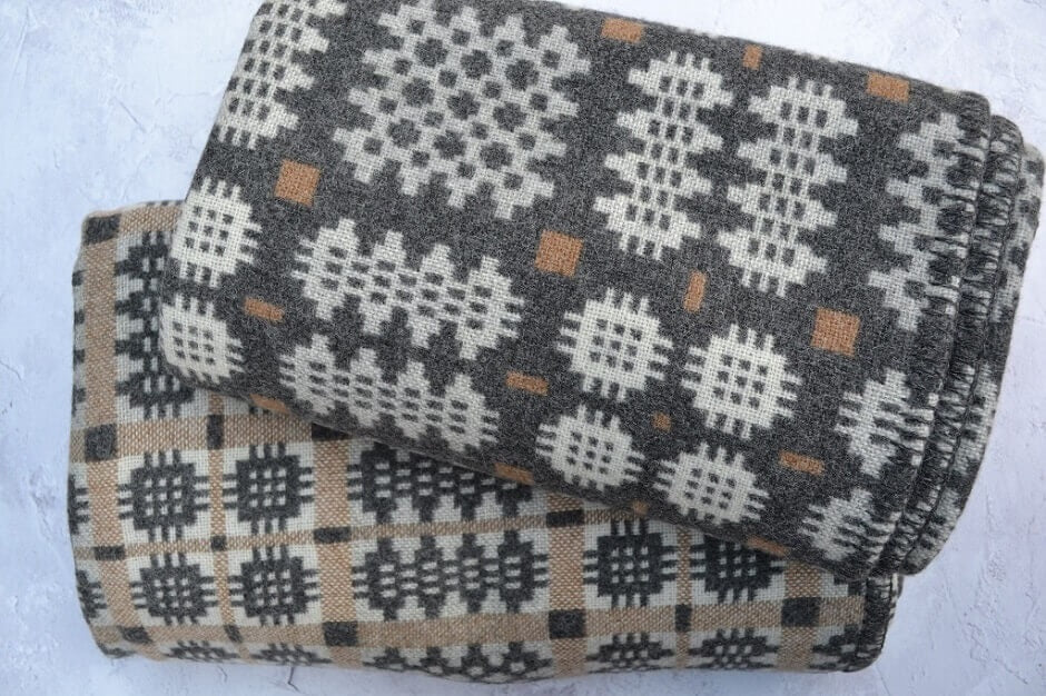 Welsh Blankets - Dinefwr blanket showing both sides of the double cloth weaving
