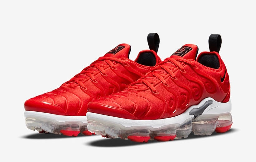 women vapormax plus red