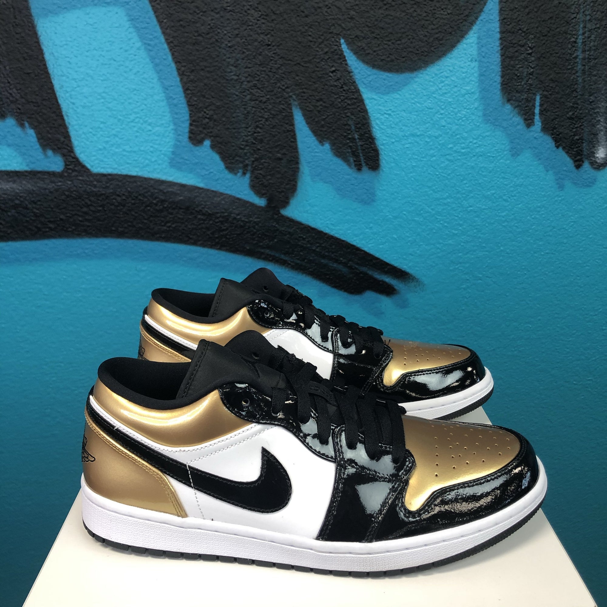 nike air jordan 1 low gold toe