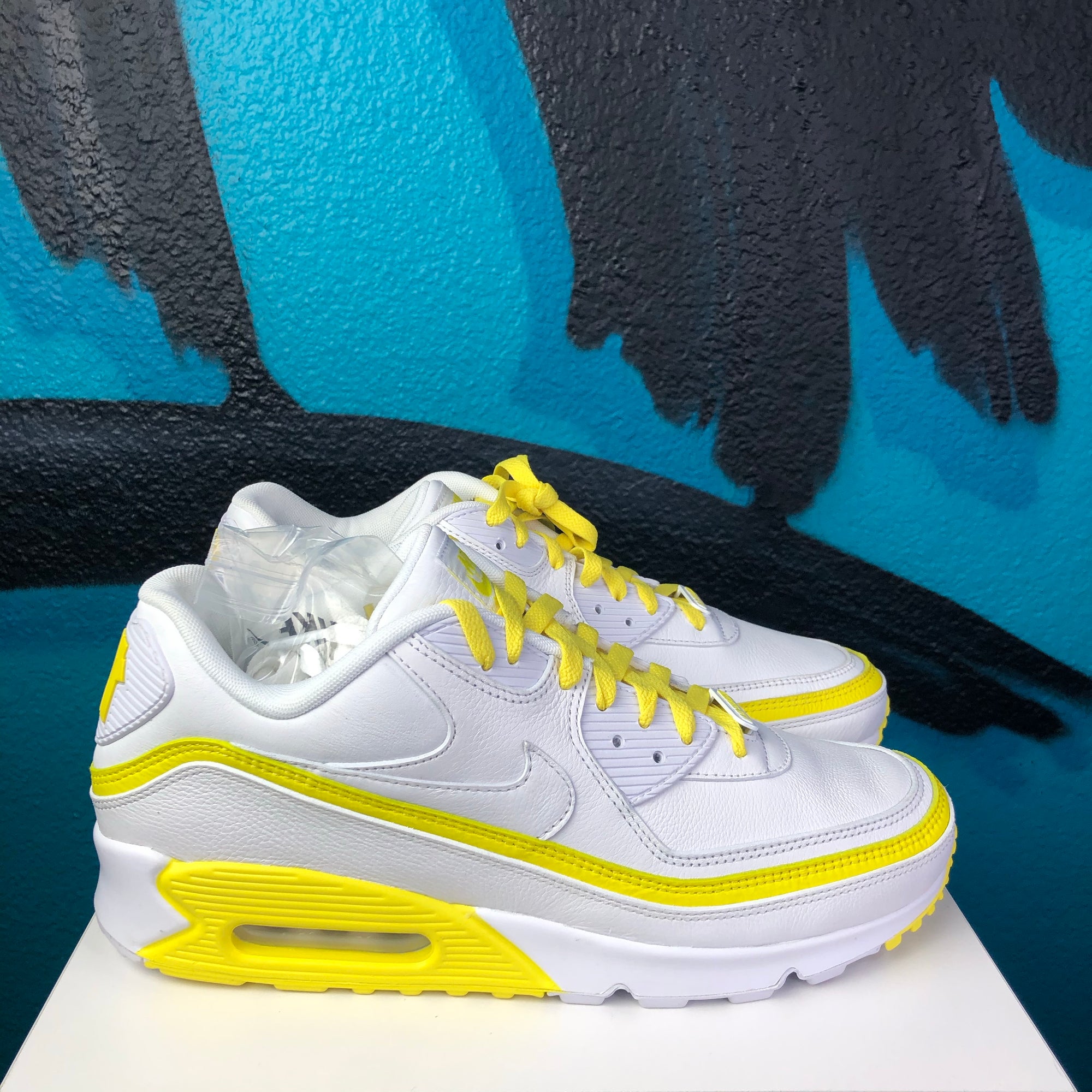 nike air max 90 undefeated white optic yellow