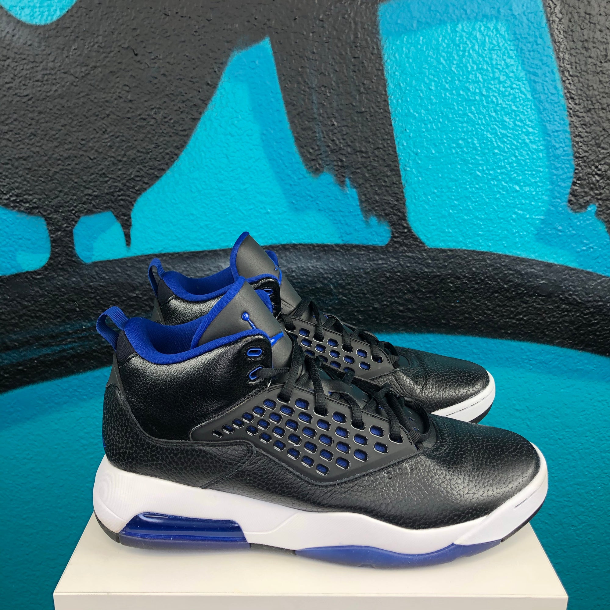 Jordan Maxin 200 'Black Rush Blue'