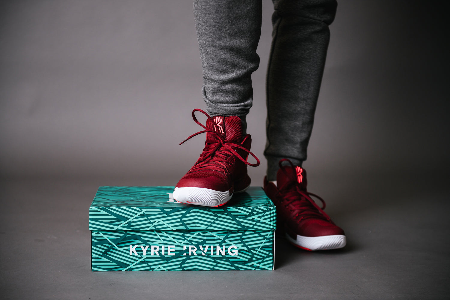petróleo crudo Aptitud Noche Nike Kyrie 3 "Warning" : Sneaker Review – YCMC