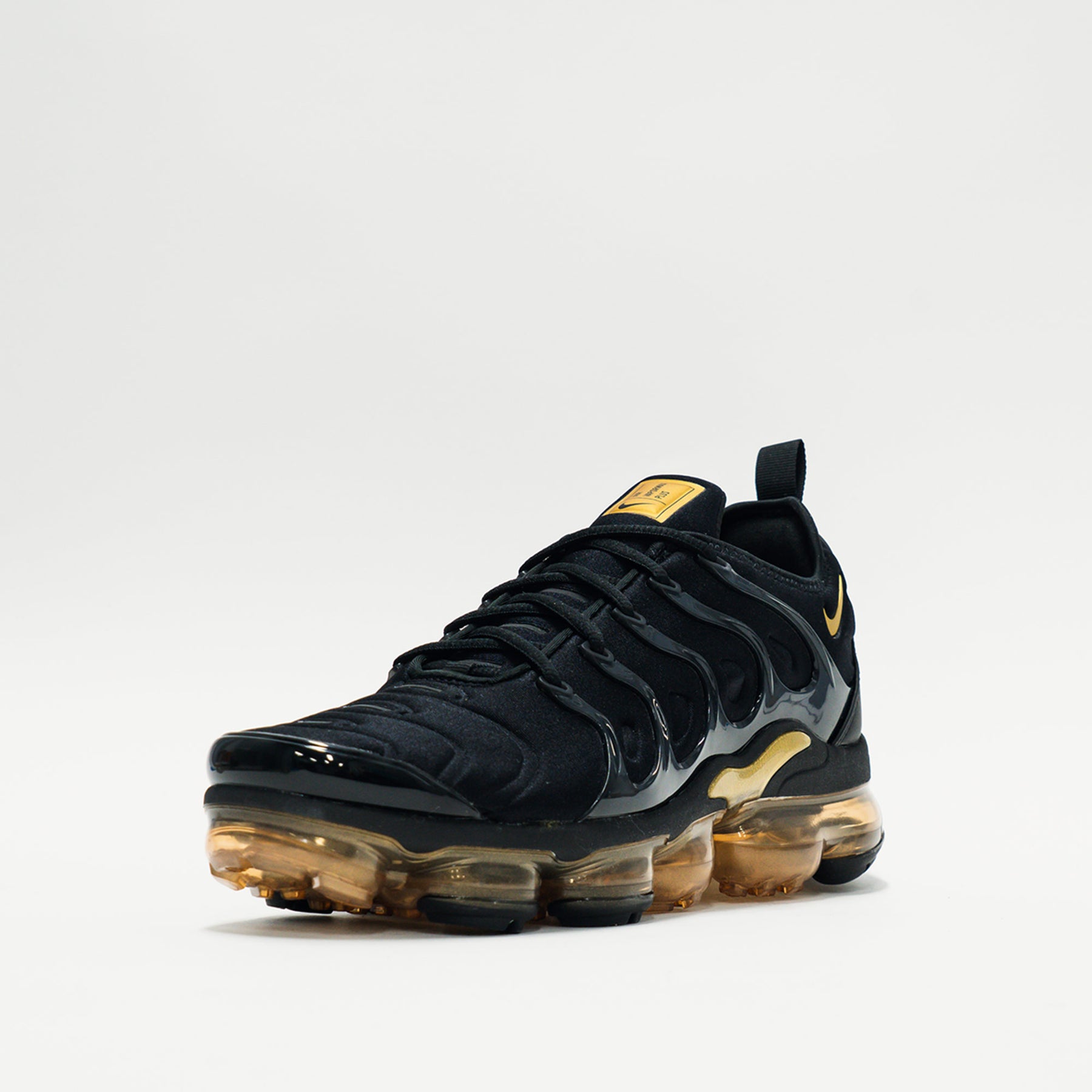 nike vapormax plus black and gold womens