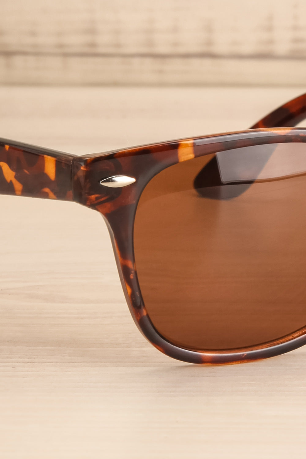 brown wayfarer sunglasses