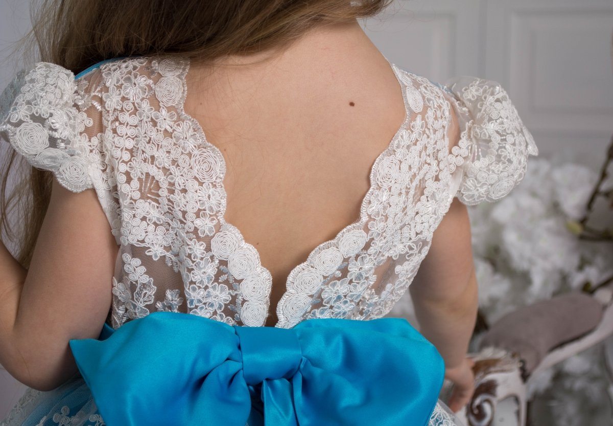 mom and daughter matching gown