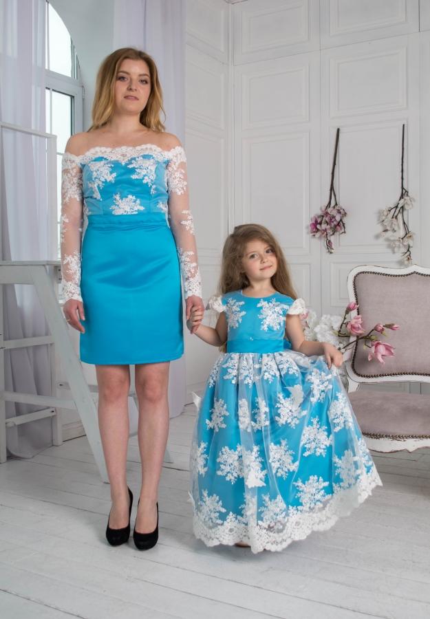 matching wedding dresses for mom and daughter