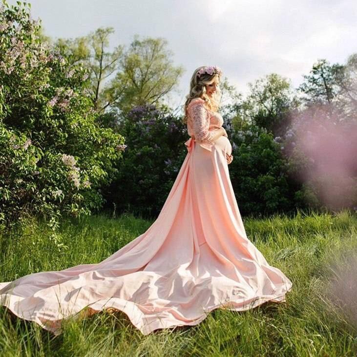 Maternity pink long lace dress with train photoshoot