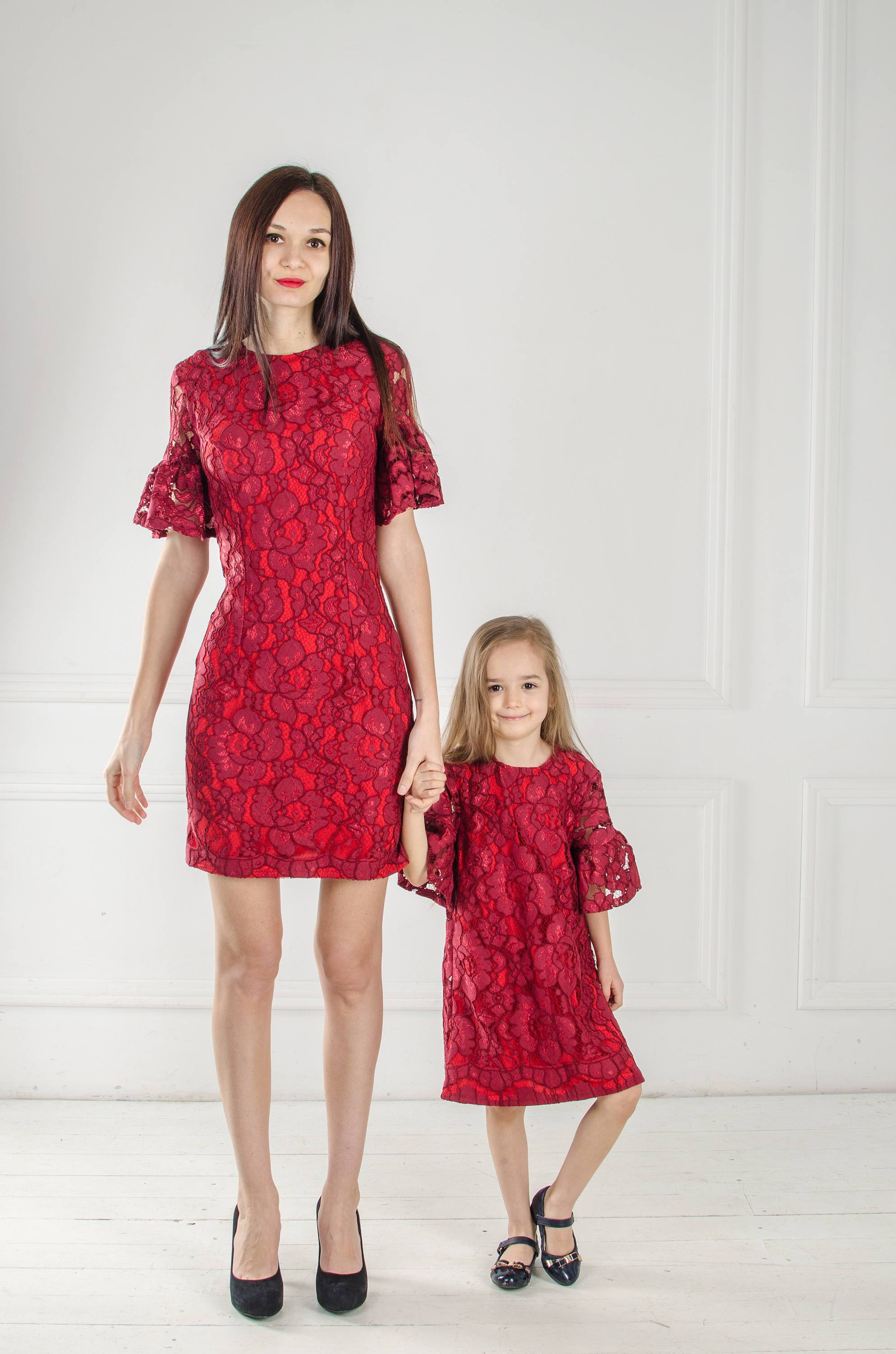 matching red dresses for mother and daughter