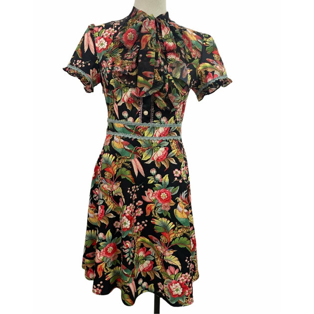 Short Sleeve Tie Neck Floral Mini Dress With Lace Trim – DALIA MACPHEE