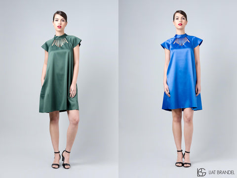 Which color suits you best? On the right: a blue collared dress, for details / on the left: a green collared dress, for details