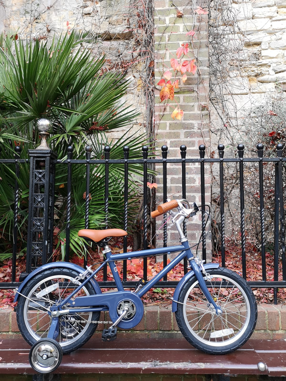 Reid 16" boys bike. navy