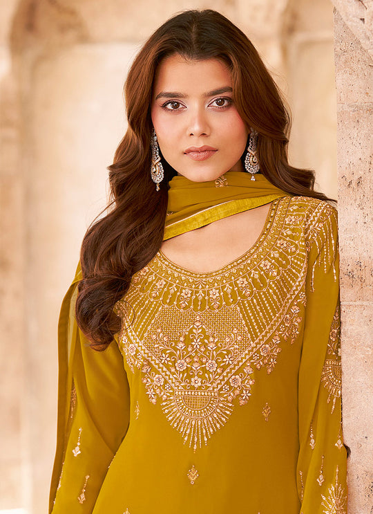 Power Dressing in Ethnic Wear Salwar Kameez for Young Professionals |  Ethnic Plus