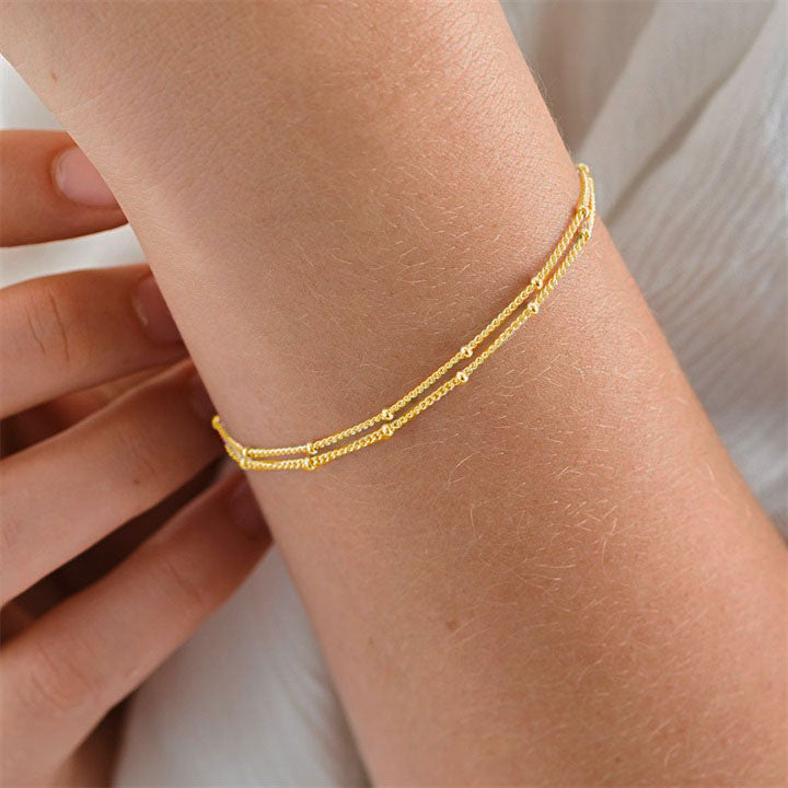 Se Minimalist Beaded Armbånd 18K Guldbelagt hos Callisto Jewellery