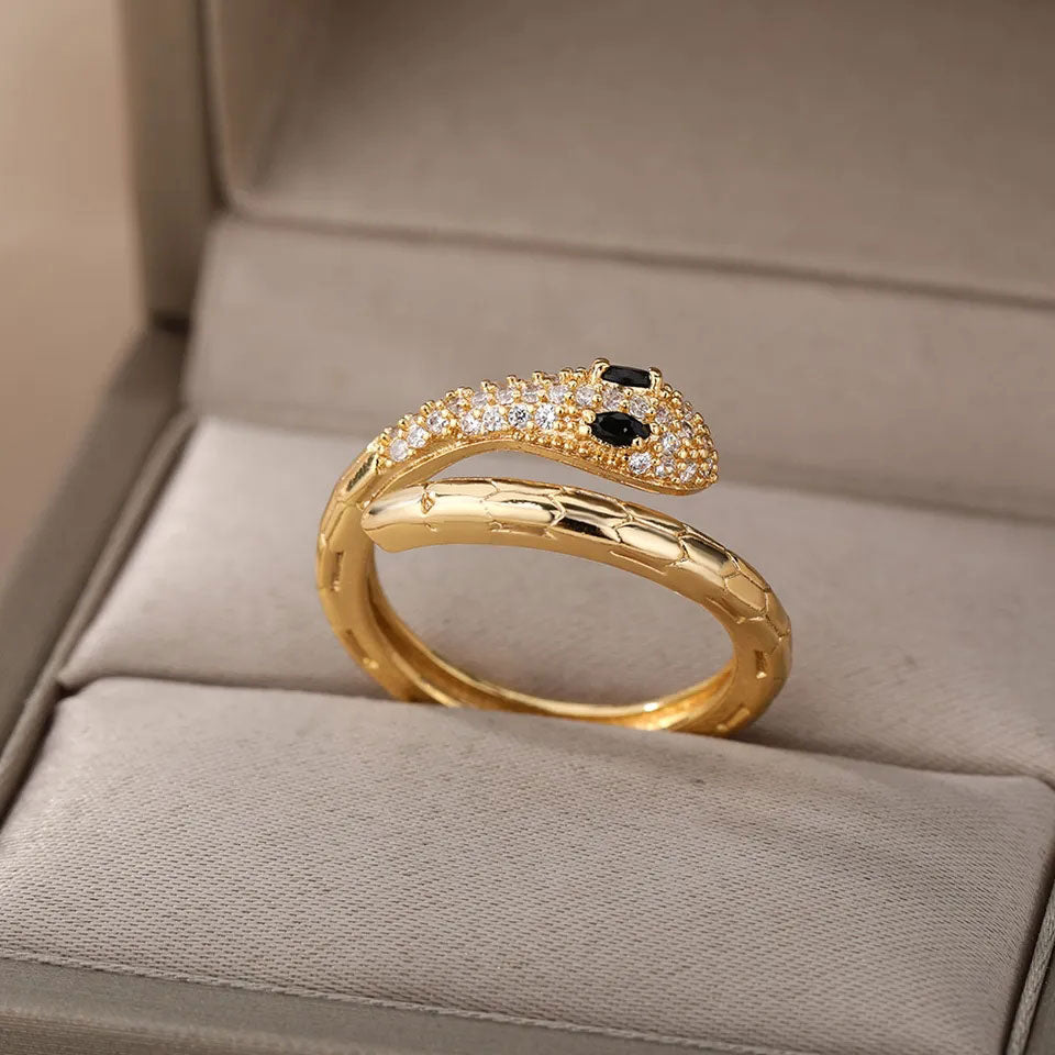 Se Glimtende Zirkonia Slange Ring 18K Guldbelagt hos Callisto Jewellery