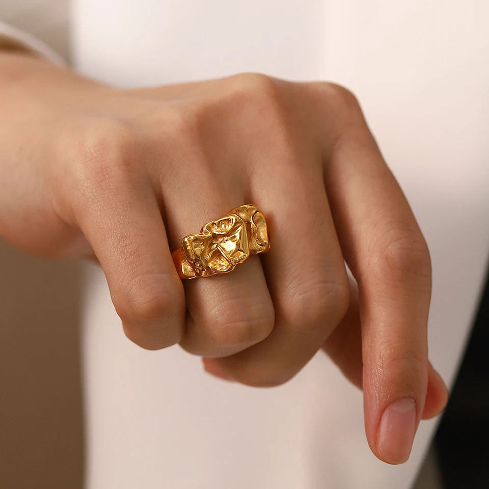 Se Chunky Flame Ring 18K Guldbelagt hos Callisto Jewellery