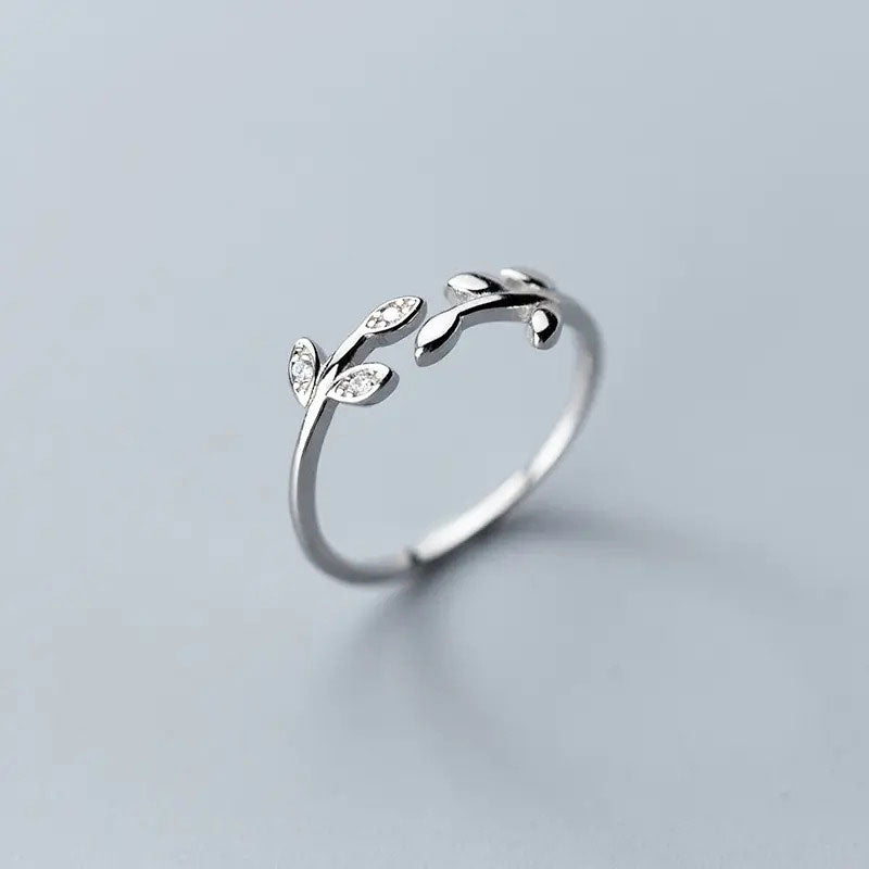 Se Simple Thin Zirkonia Ring 925 Sølv hos Callisto Jewellery