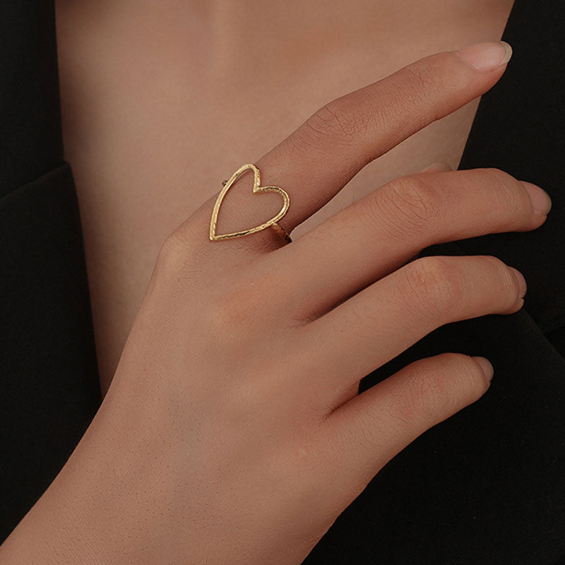 Se Big Heart Ring 18K Guldbelagt hos Callisto Jewellery