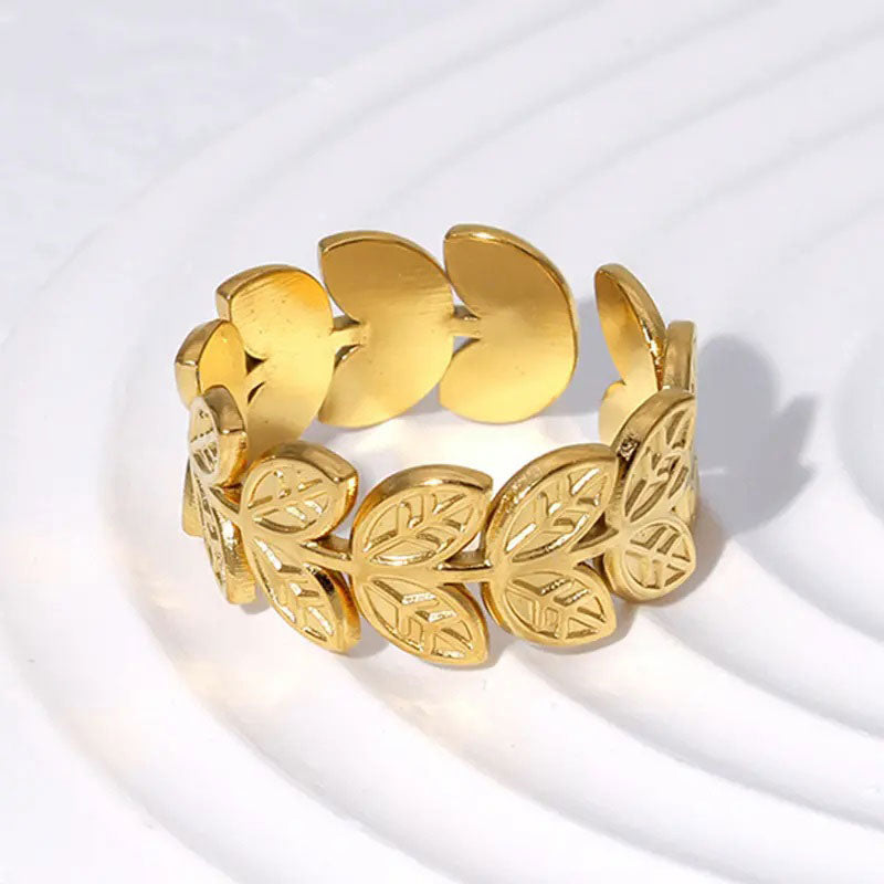 Se Olive Leaf Ring 18K Guldbelagt hos Callisto Jewellery