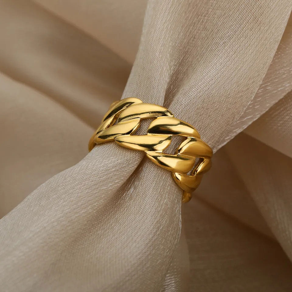 Se Golden Curb Ring 18K Guldbelagt hos Callisto Jewellery