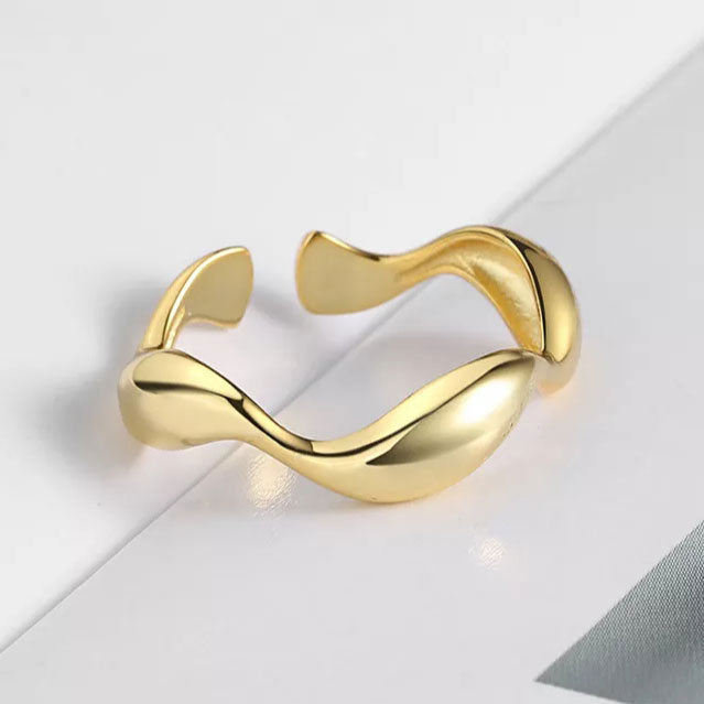 Se Wave Deluxe Ring 18K Guldbelagt hos Callisto Jewellery