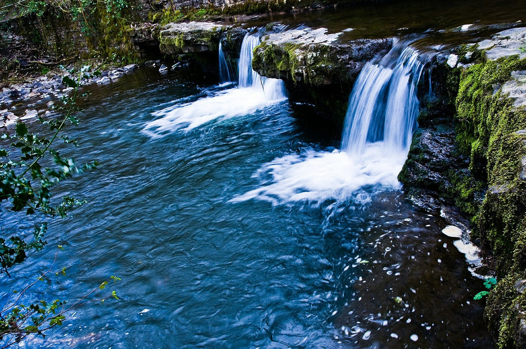 alt="brecon beacons wales waterfall"