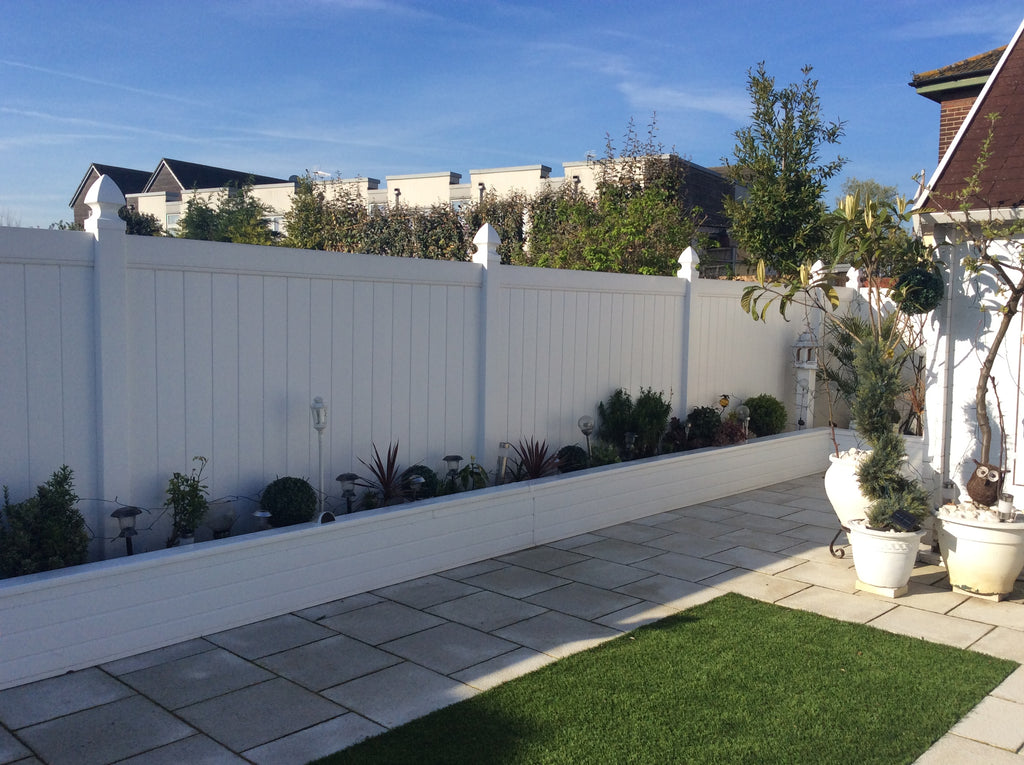 This photo captures the elegance of a privacy cascade style fence in a delightful back-garden, creating a charming and secluded area for relaxation. The fence's design allows for maximum privacy while adding a touch of beauty to the surroundings.