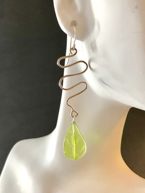 Wire squiggle etched green leaf drop earrings