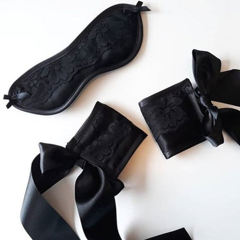 Kiss Me Deadly & Ayten Gasson Gift Set