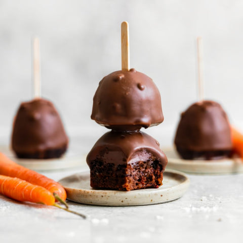 Discover the perfect blend of flavors with our Vegan & Gluten-Free Carrot Cake Pops recipe. Ideal for parties or a healthy treat, they're sure to delight everyone