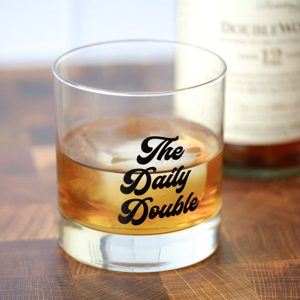 https://cdn.shopify.com/s/files/1/0183/8017/products/the-daily-double-gentlemans-whiskey-glass-971358_600x.jpg?v=1654117422