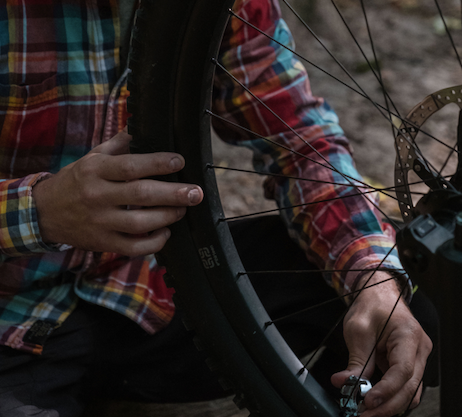 comprobar neumáticos de bicicleta eléctrica