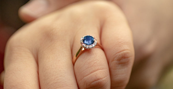 Sapphire ring is an alternative to the traditional engagement ring