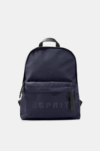 We love ESPRIT! The textured nylon material and tonal logo print give this rucksack its sporty and lightweight look.