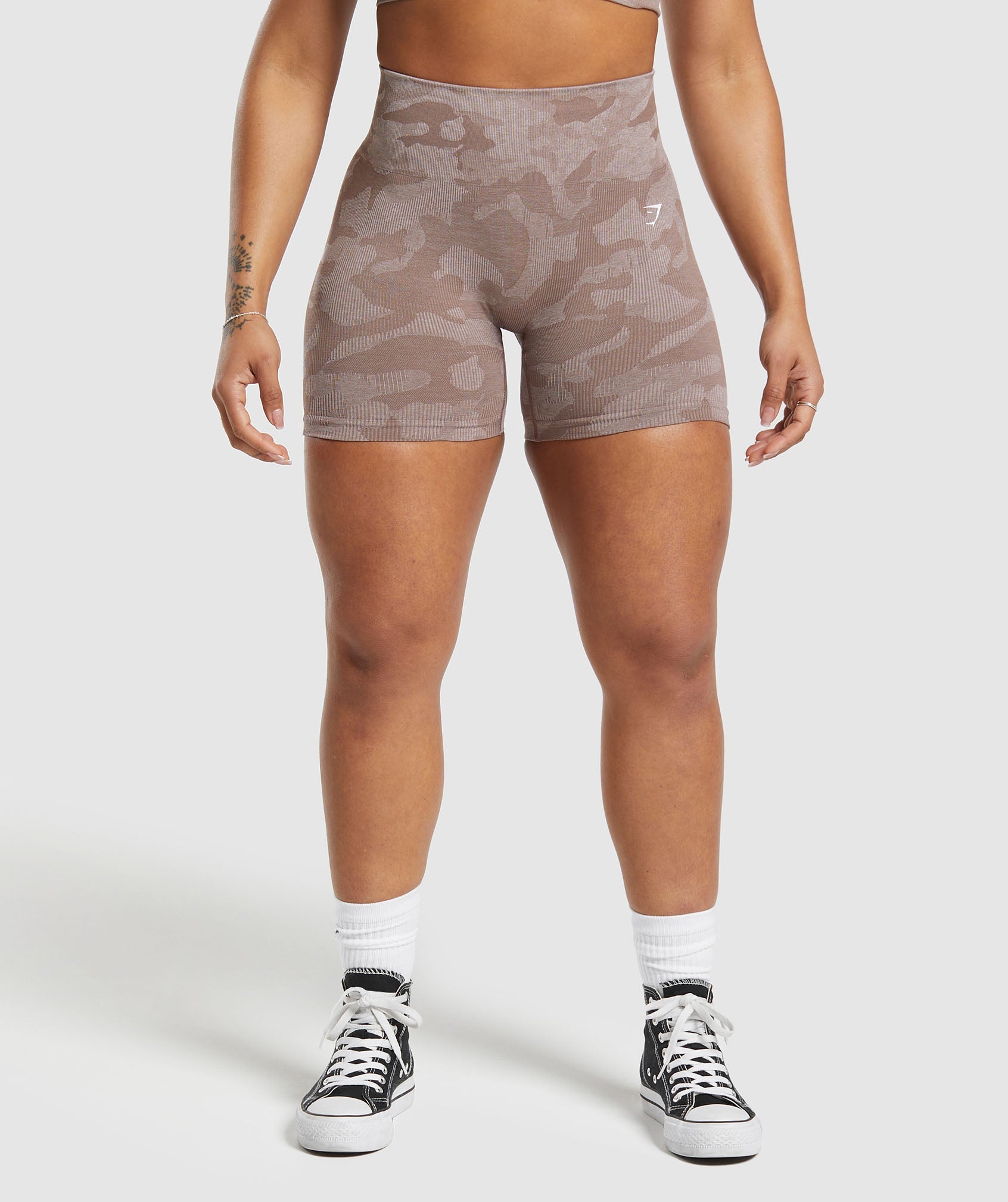 Adapt Camo Seamless Ribbed Shorts in Mocha Mauve/Stone Pink is niet op voorraad