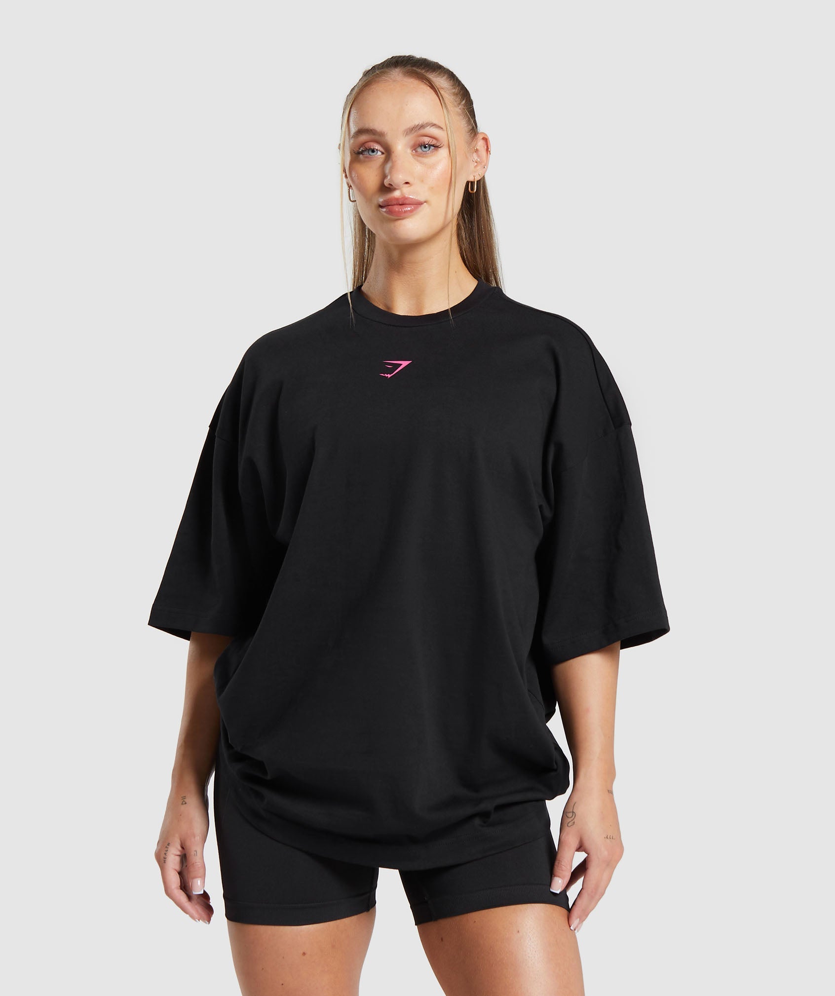 Muscle Mommy Graphic Boyfriend Fit T-Shirt in Black - view 2