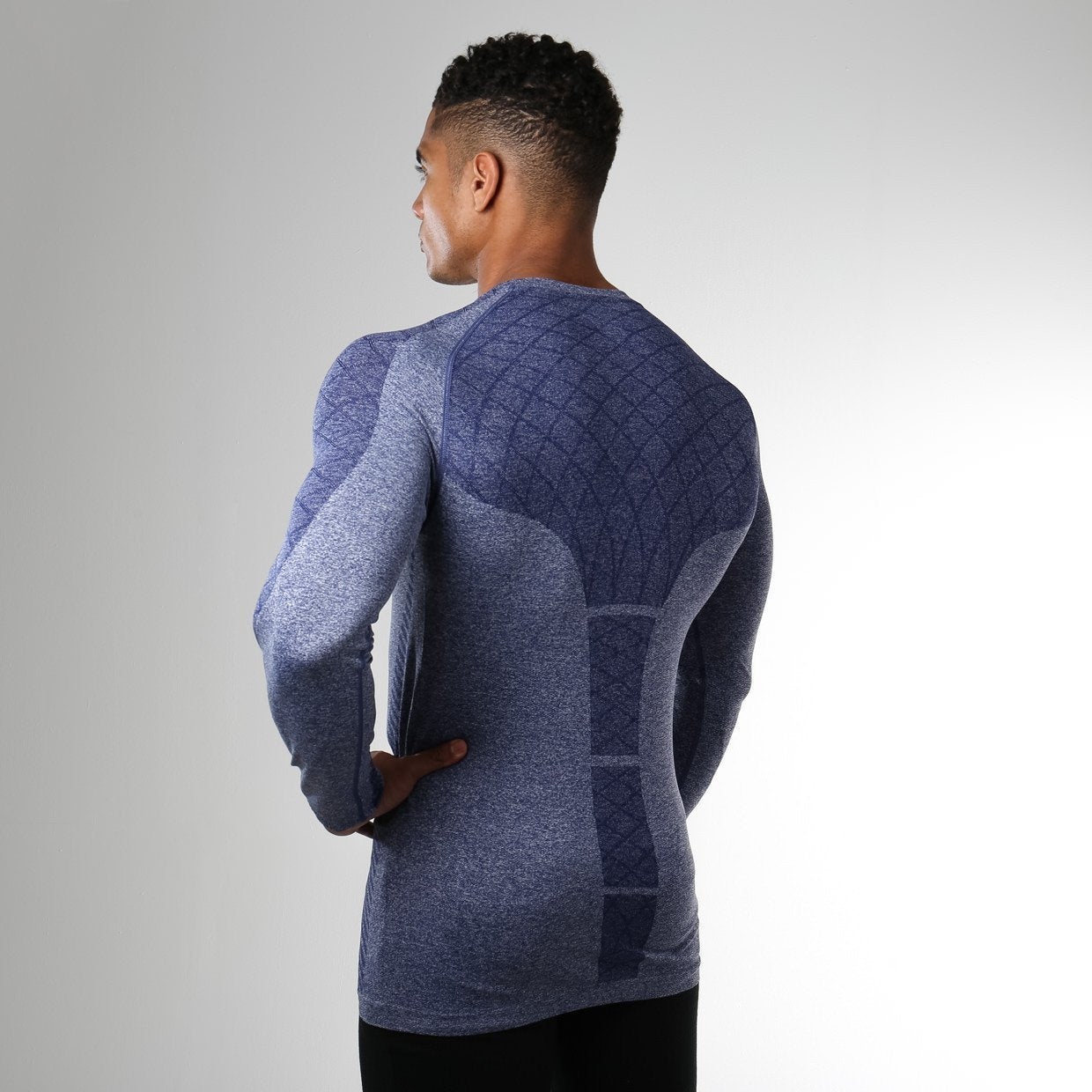Devant Seamless Long Sleeve T-Shirt in Navy - view 2