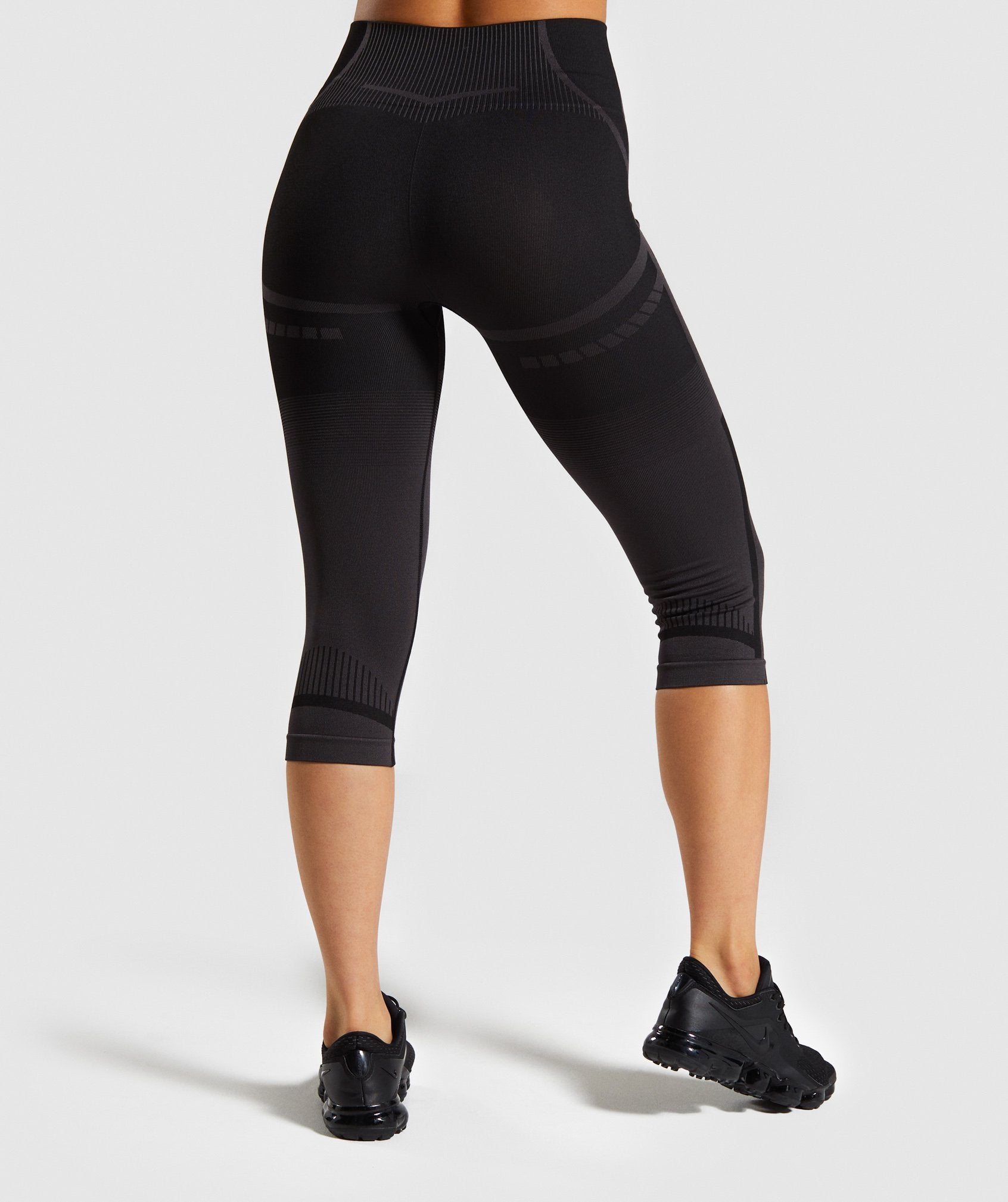 Geo Seamless Cropped Leggings in Black