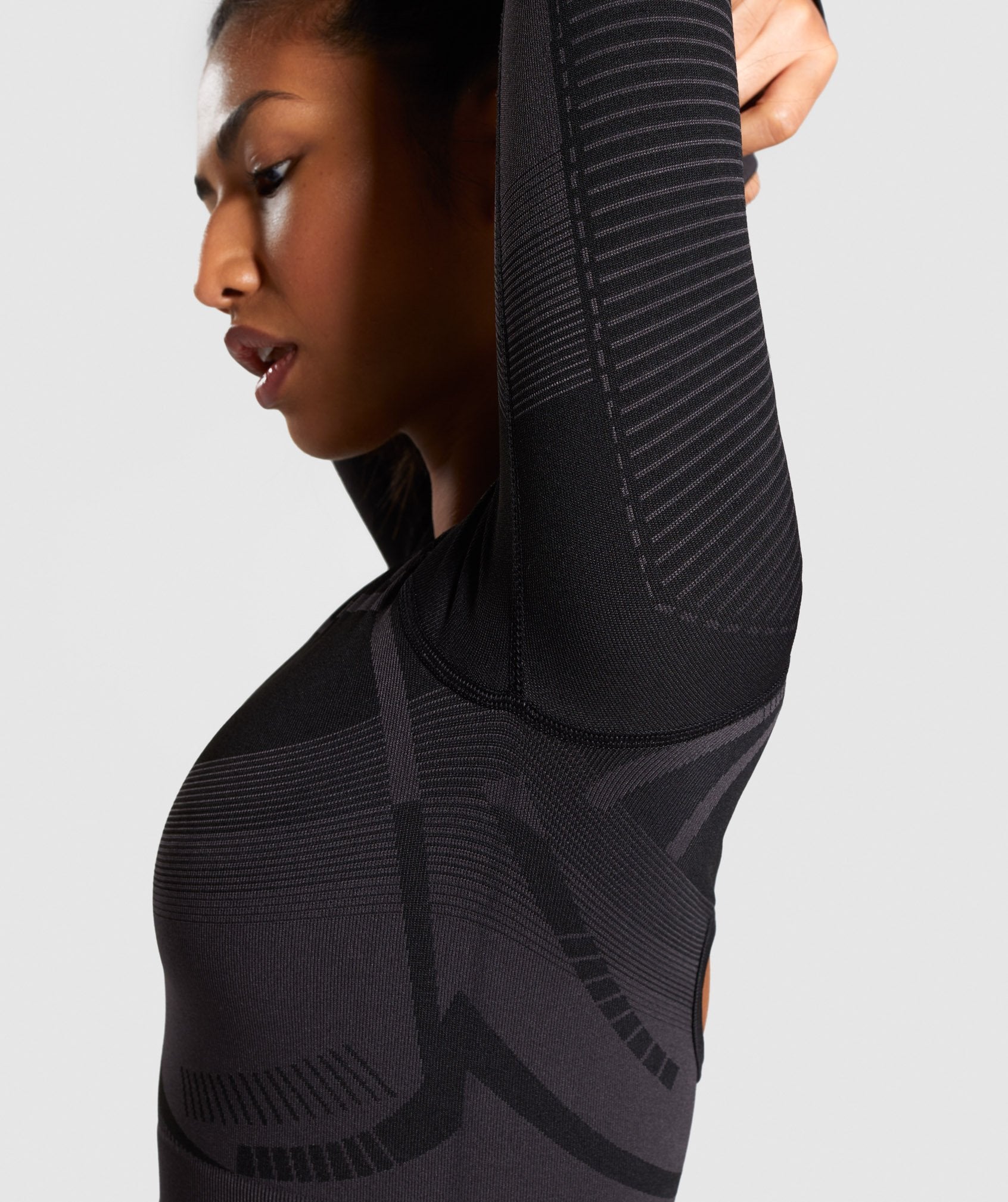 Geo Seamless Long Sleeve Crop Top in Black