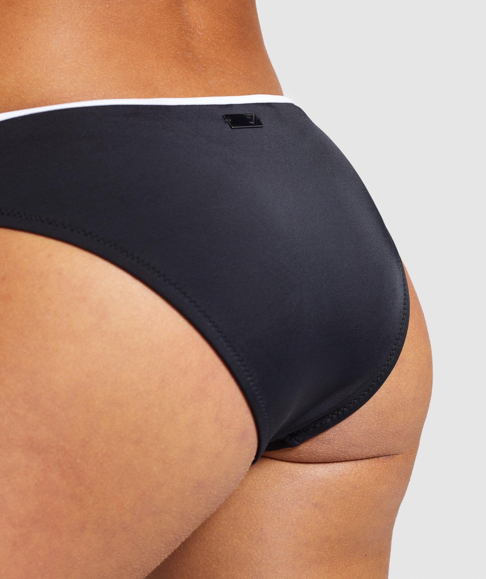 Gymshark Horizon Train Bikini Bottoms - Black Image D2