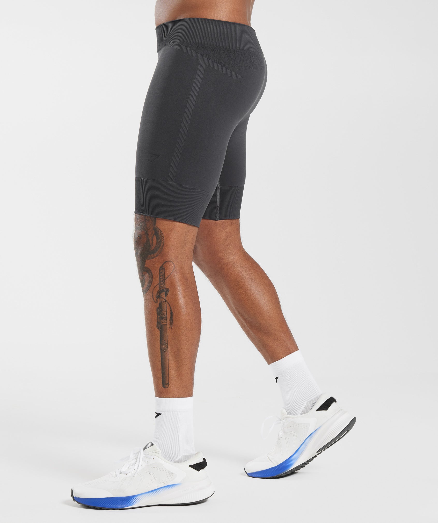 Running Seamless 7" Shorts in Onyx Grey - view 3