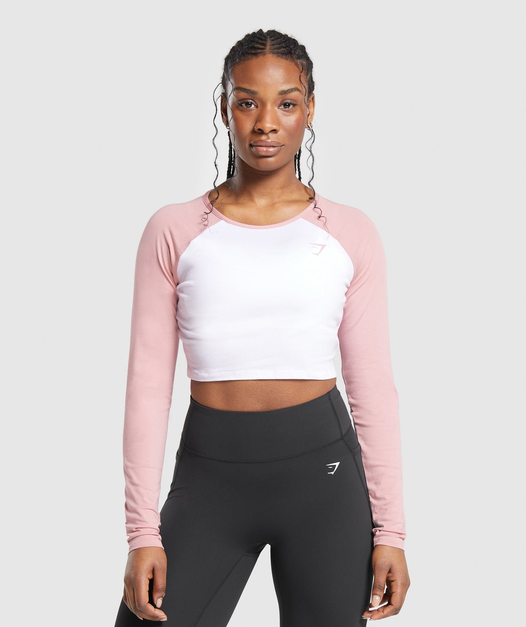 Lifting Essential Long Sleeve Crop Top in White/Light Pink ist nicht auf Lager