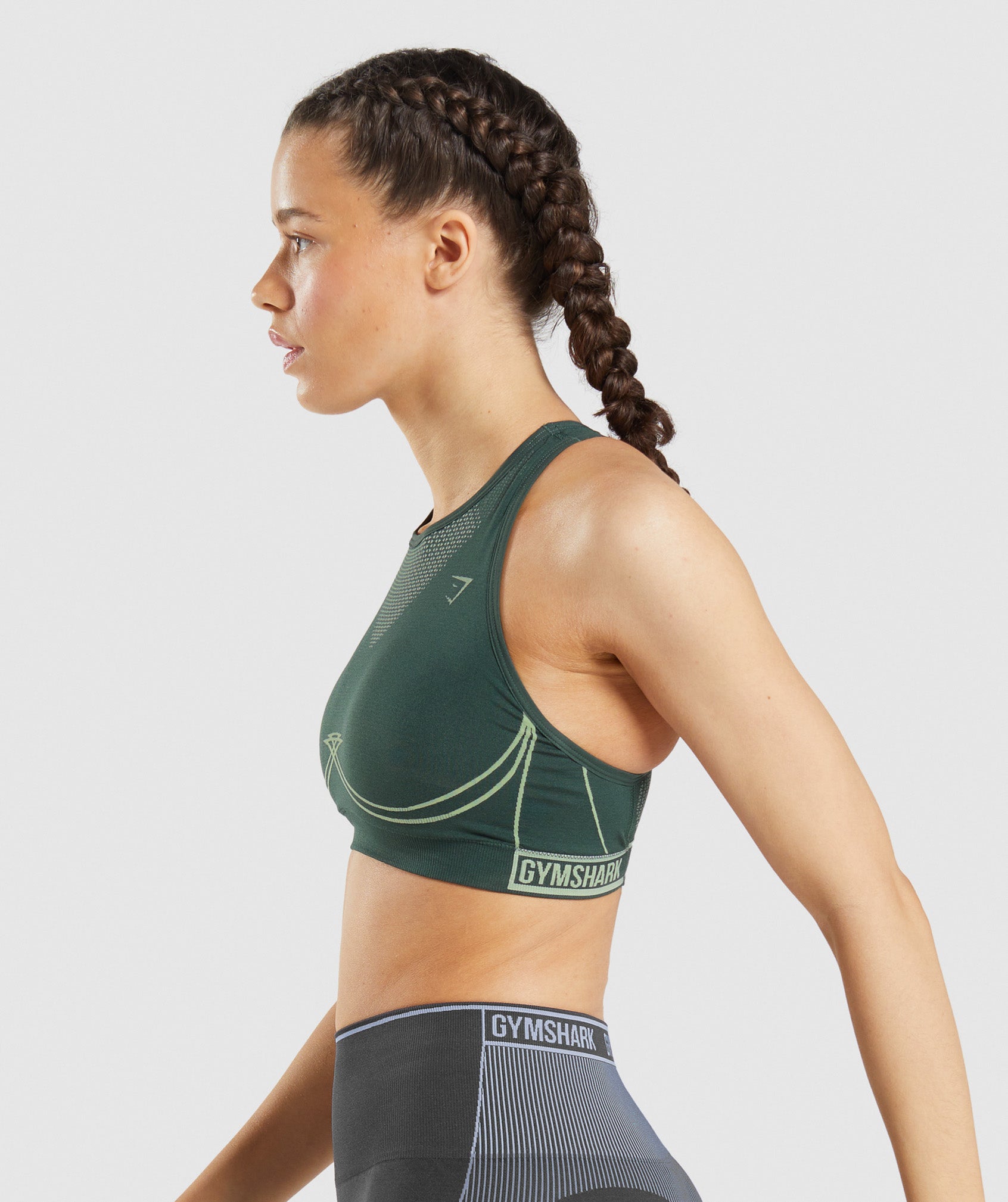 Apex Seamless Sports Bra in Obsidian Green/Cucumber Green - view 3