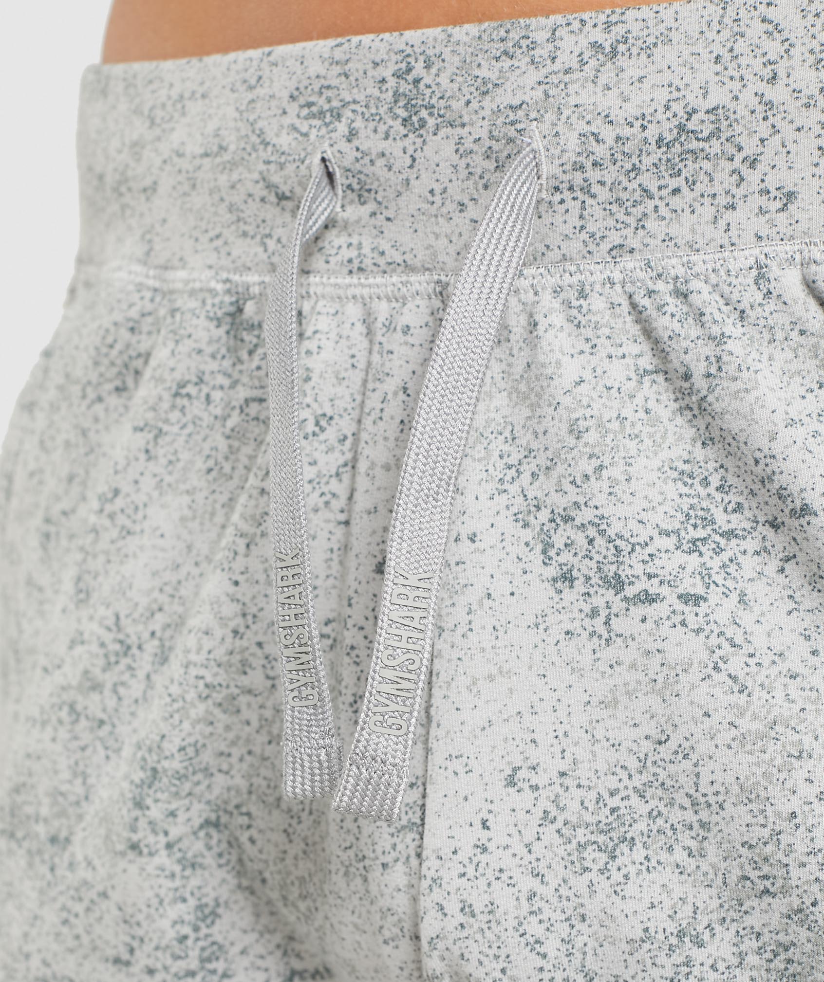 Chalk 5" Quad Shorts in Light Grey Print