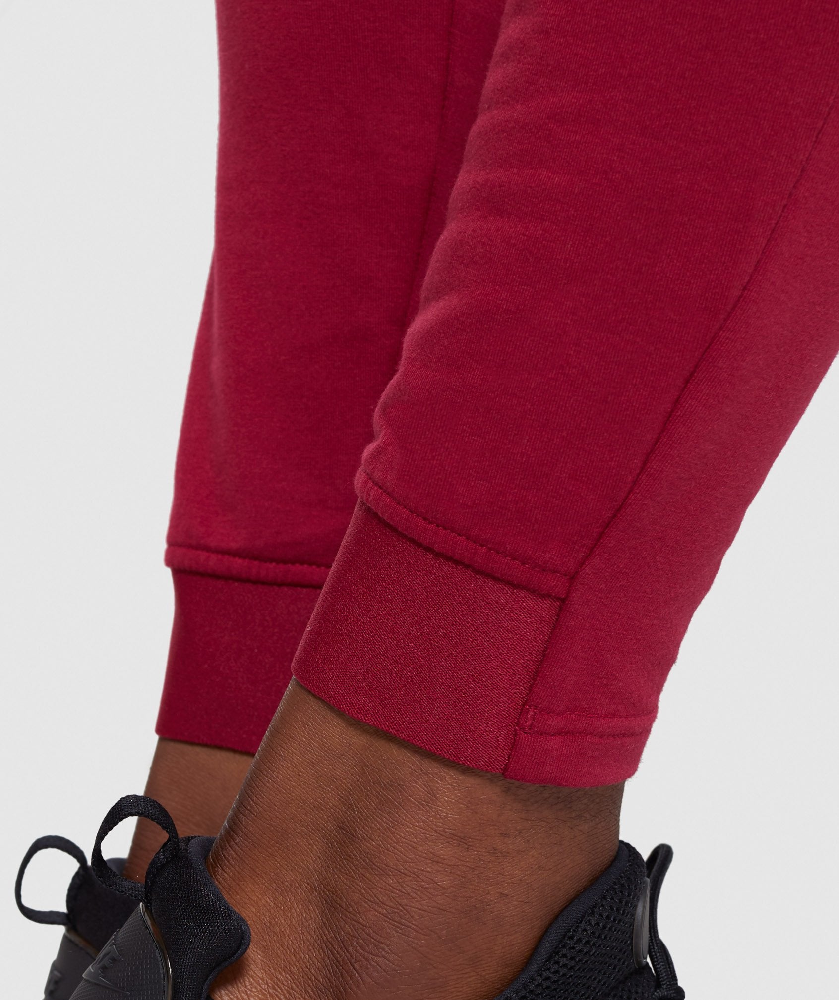 Critical Joggers in Claret