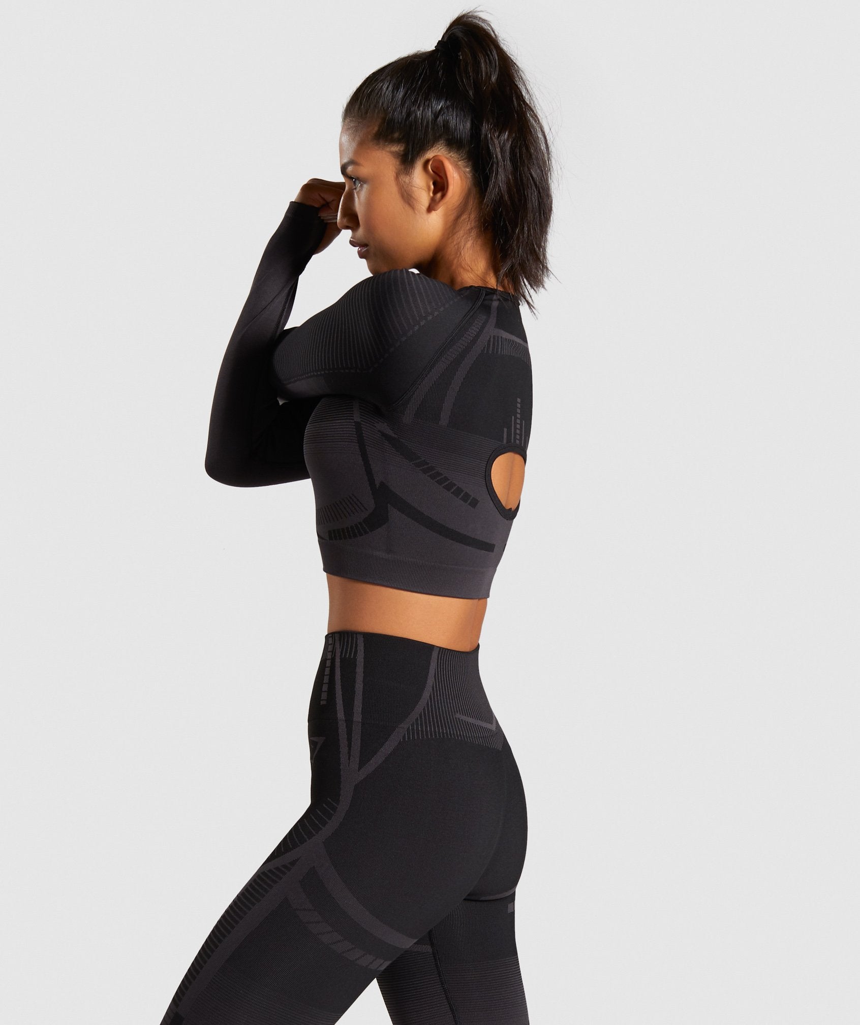 Geo Seamless Long Sleeve Crop Top in Black