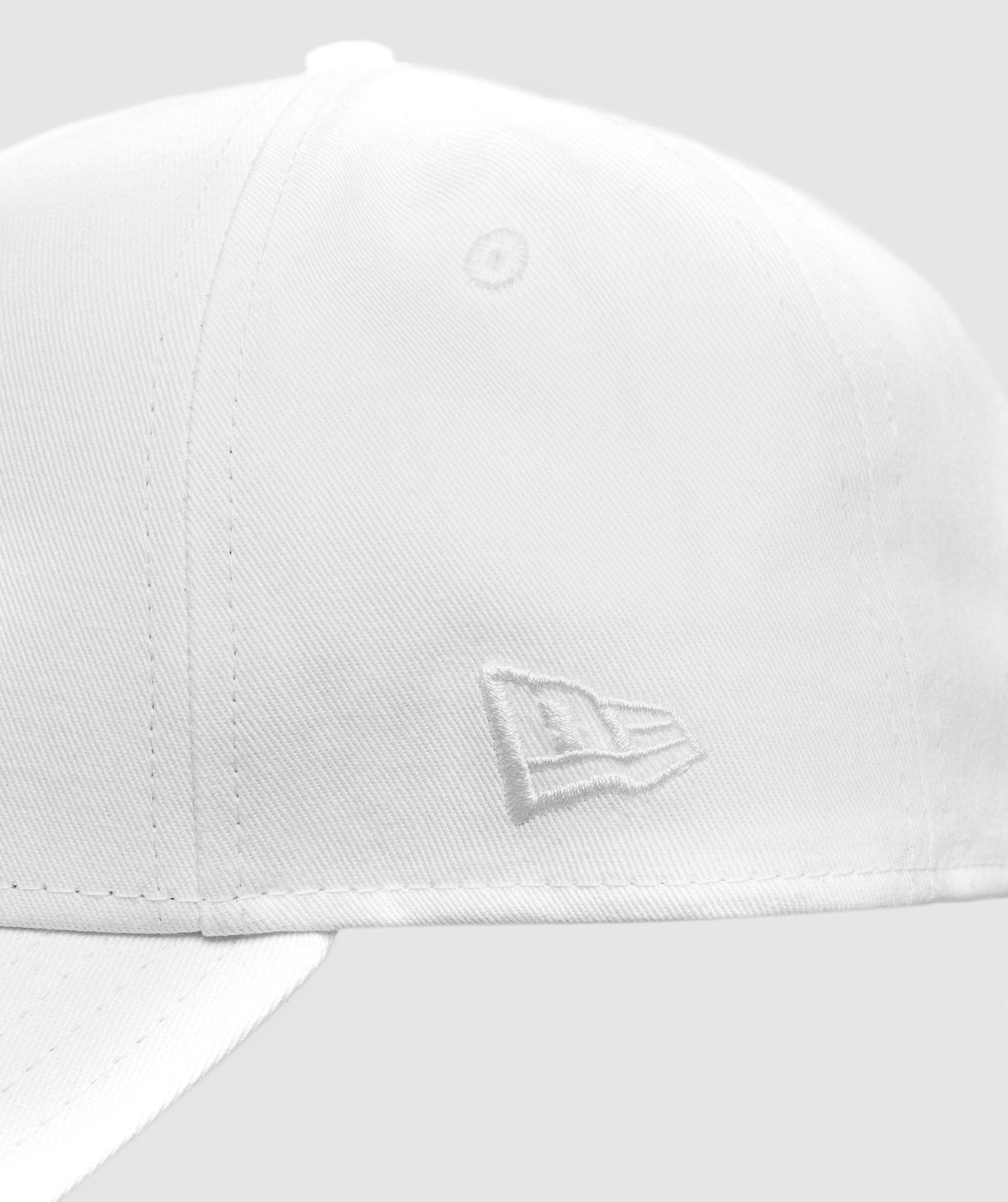 New Era 9FORTY Adjustable in White - view 4