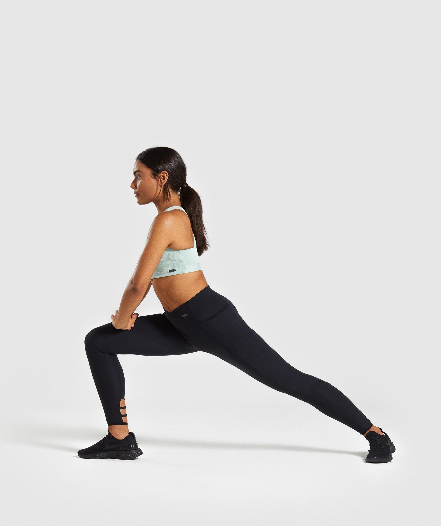 Poise Leggings in Black - view 4