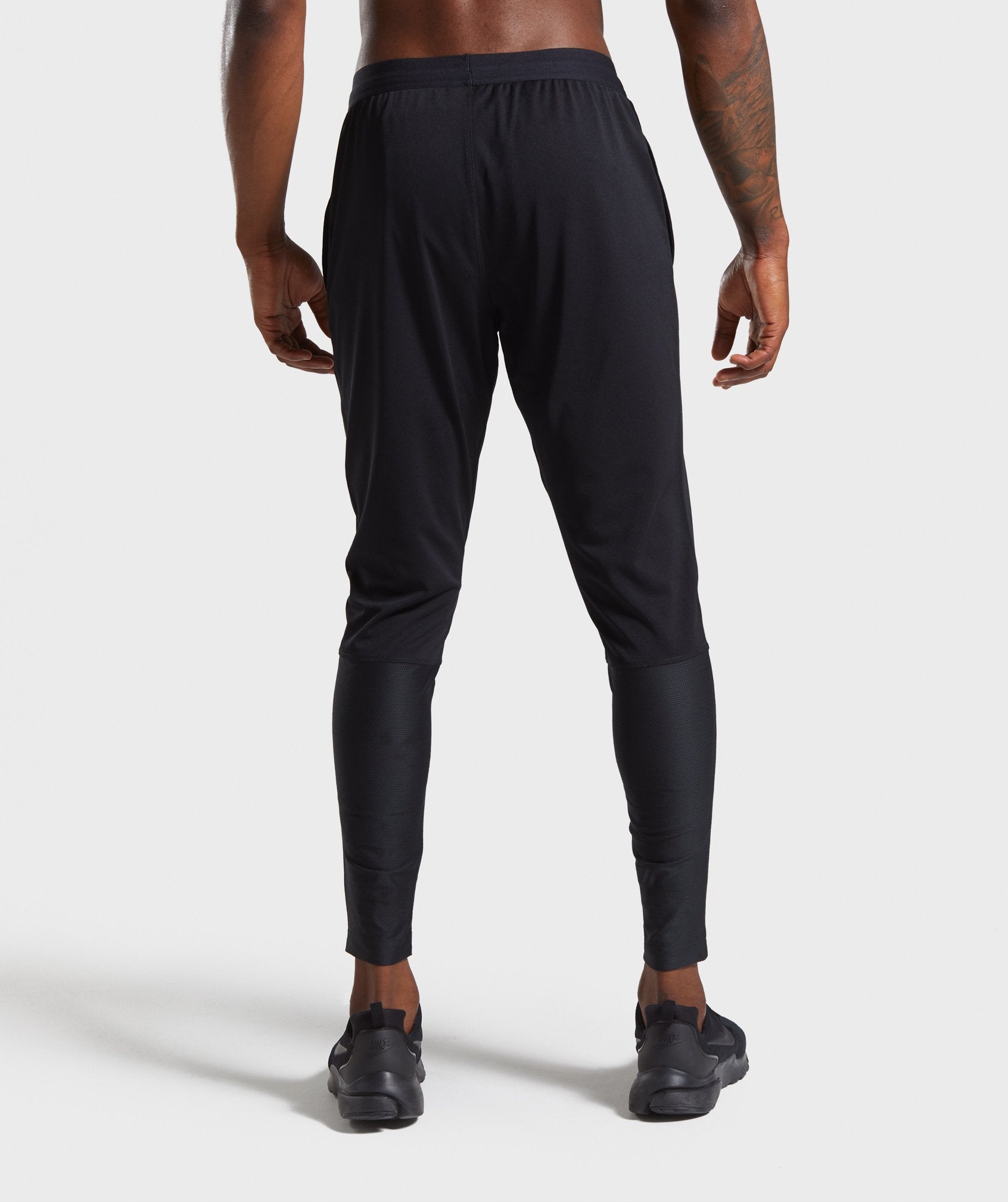 React Training Joggers in Black - view 2