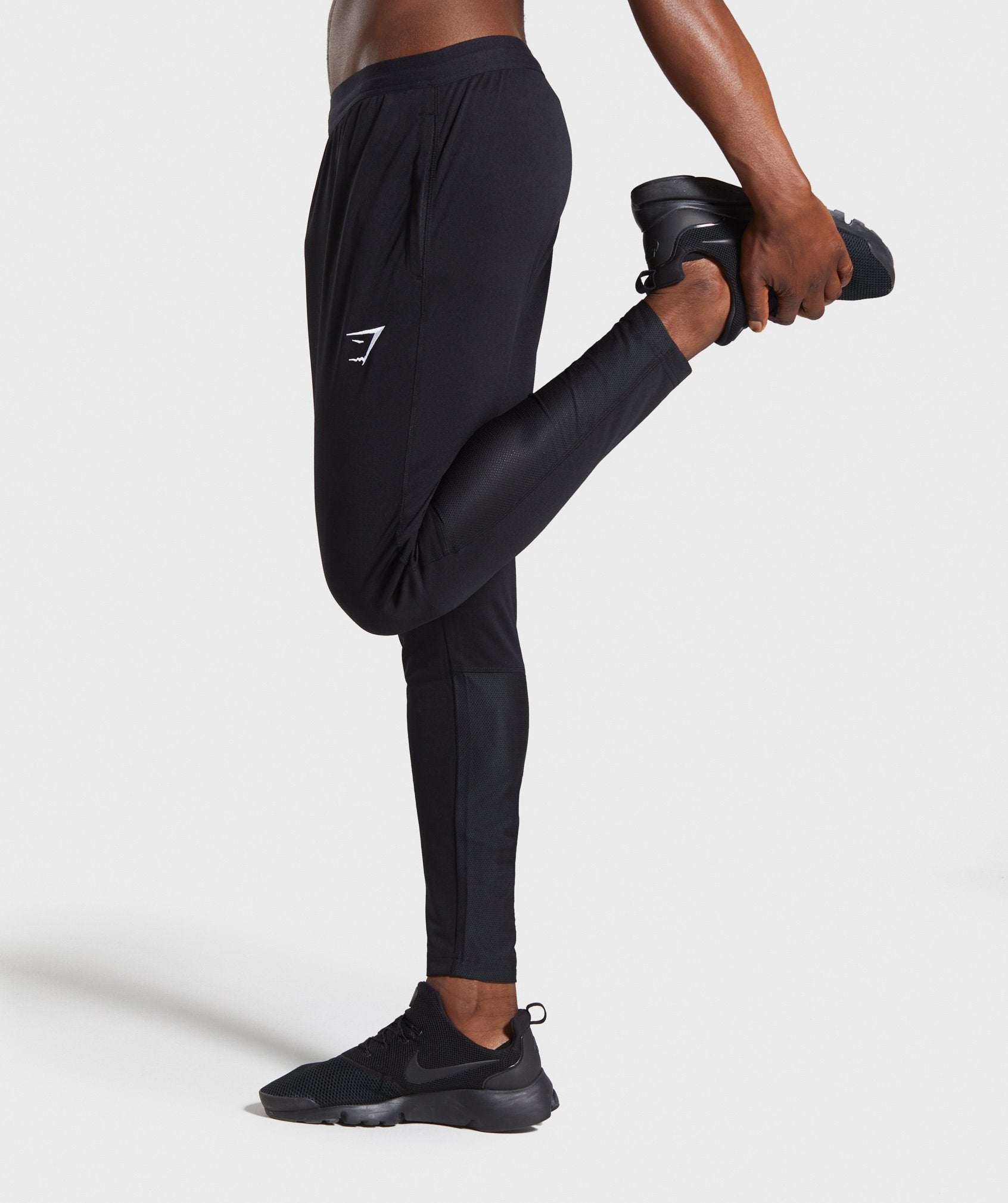 React Training Joggers in Black - view 3